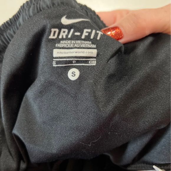 Nike Ladies shorts size small - Picture 3 of 4
